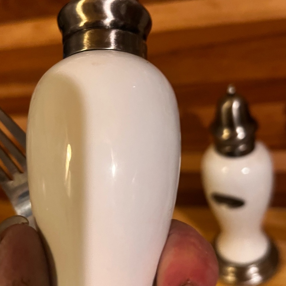 Elegant White Salt and Pepper Shaker Set - Picture 5 of 7